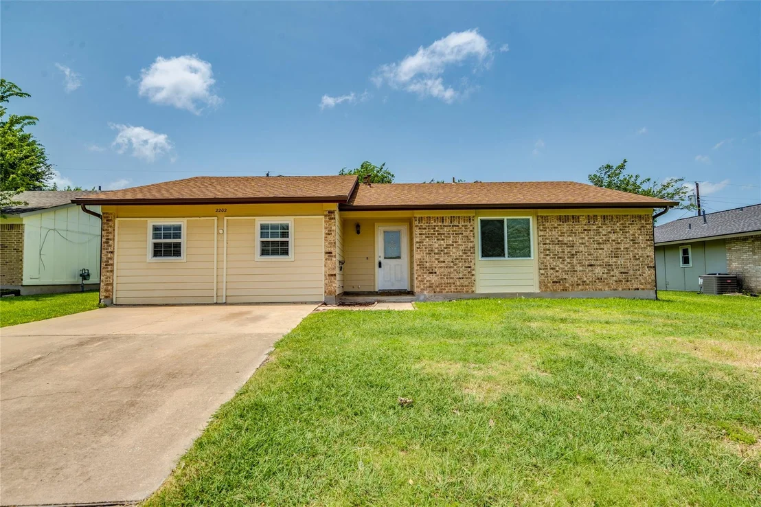 Photo of 2202 Silver Spur DR
