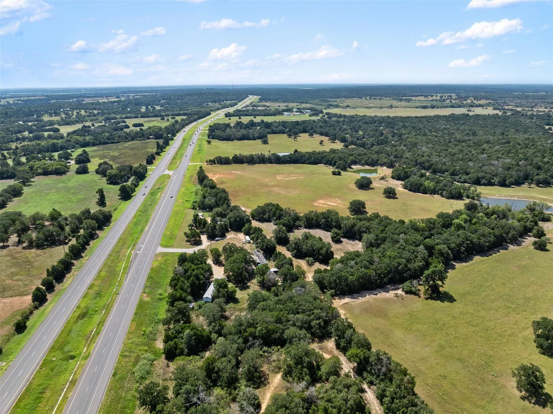 Photo of Unit 1 at 2057 US-290 Highway E