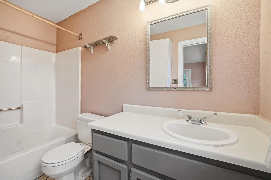 Photo of 1104 Franklin DR