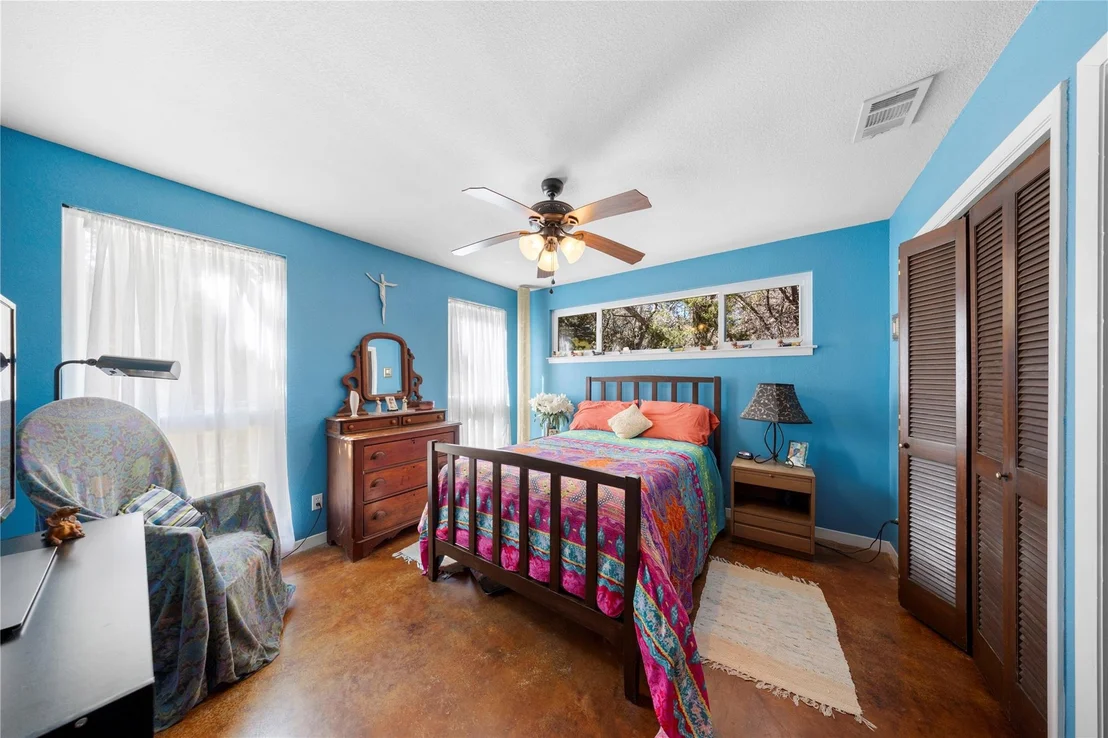 Photo of 305 Clear Springs RD