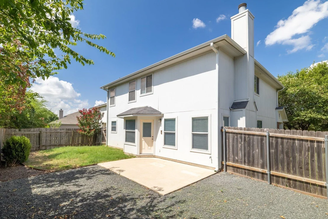 Photo of 412 Colonial Park BLVD