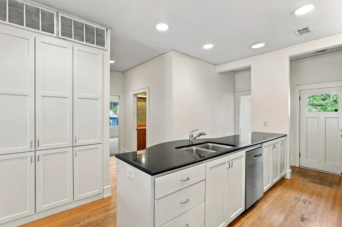 Photo of 3200 Harris Park Ave