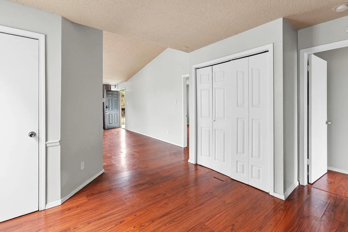 Photo of 1907 W LOOP