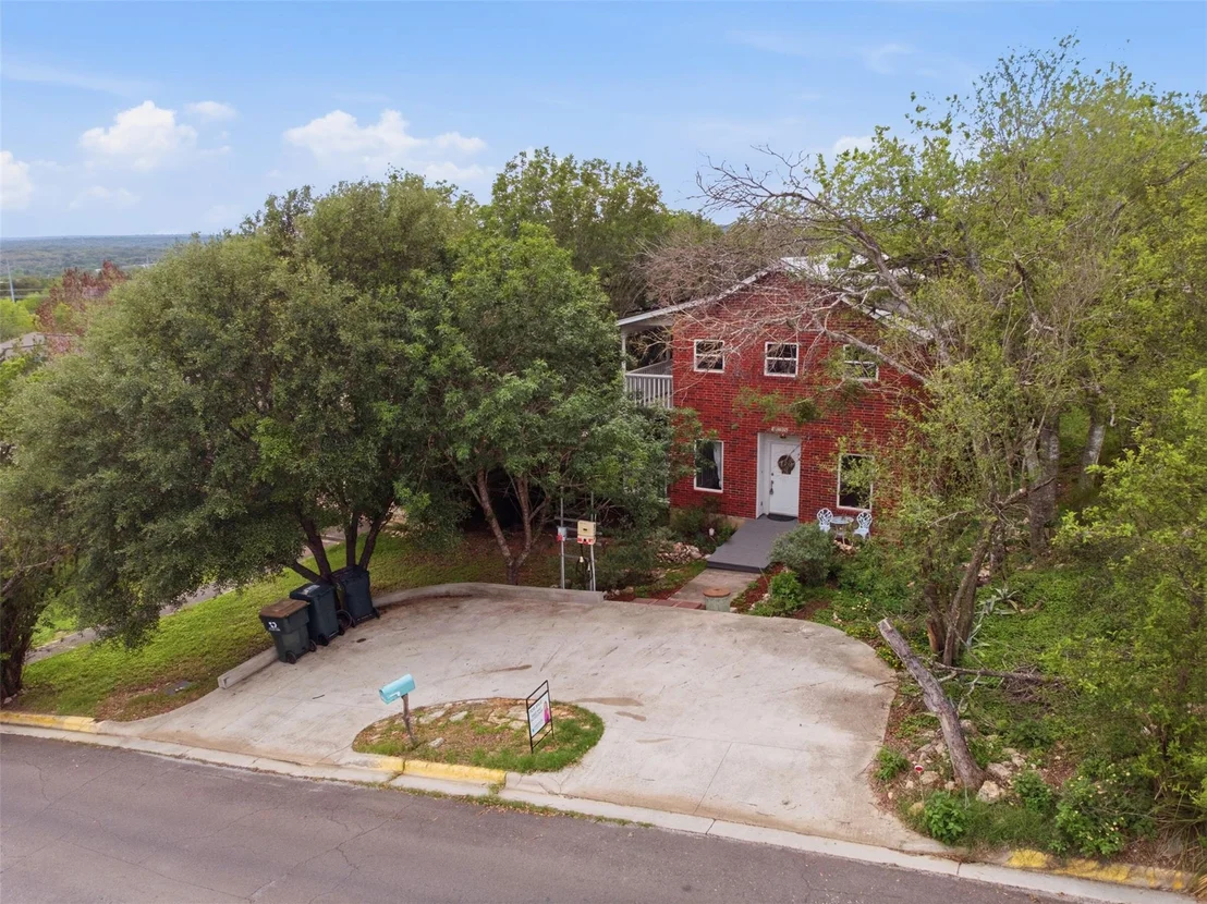 Photo of 1104 Franklin DR