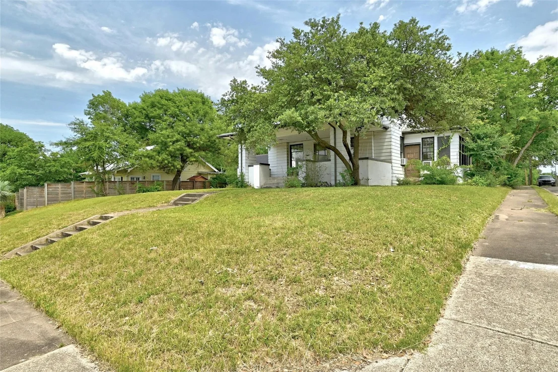 Photo of 1109 Travis Height BLVD