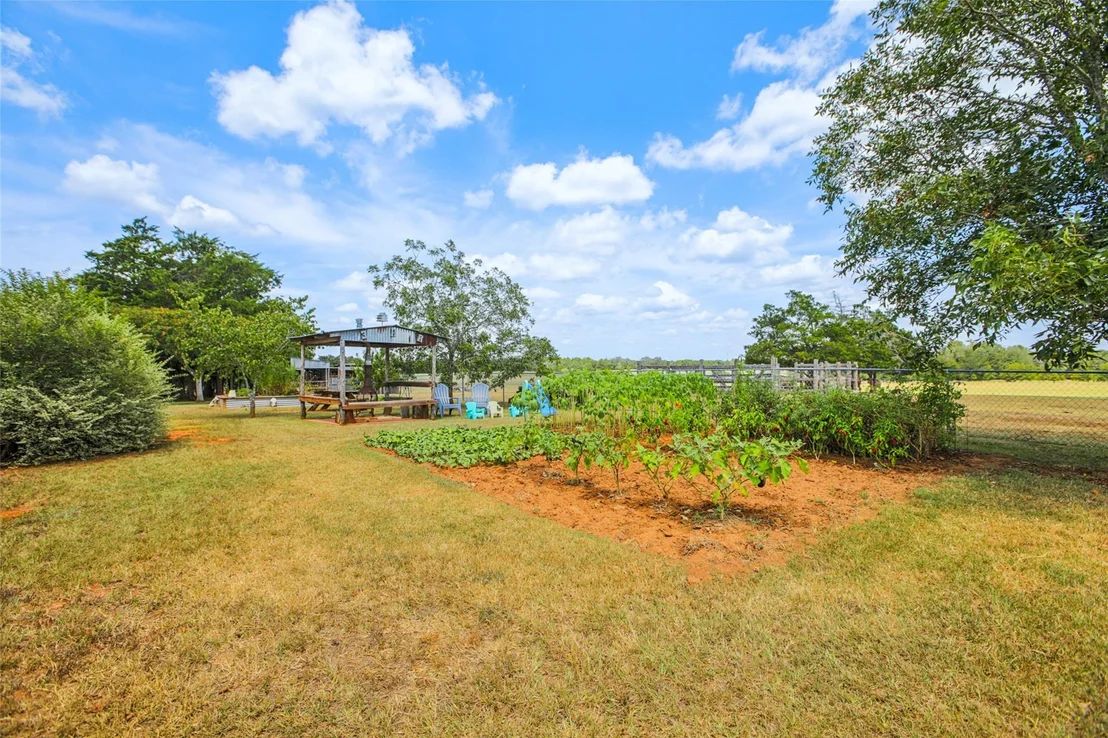 Photo of 372 Hofferek RD