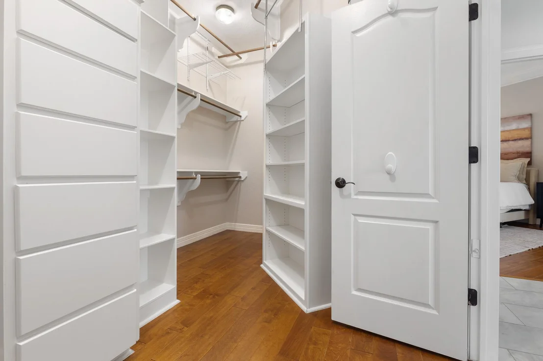 Photo of 100 Dovetail LN