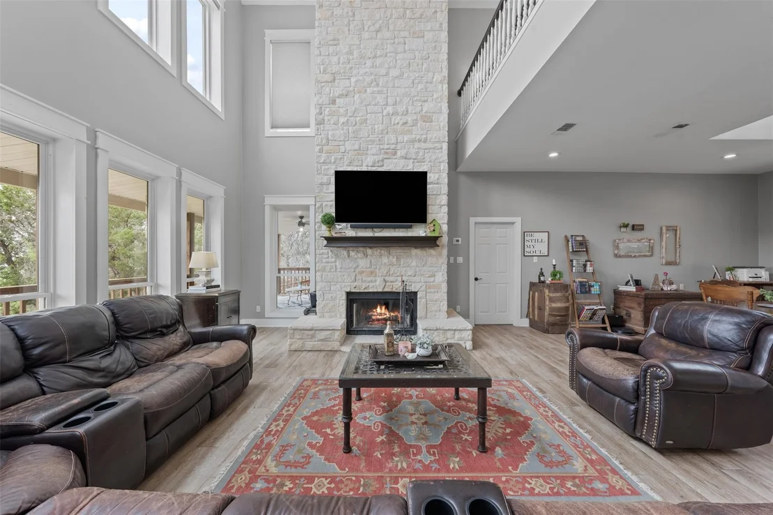 Photo of 5926 Lakeside DR