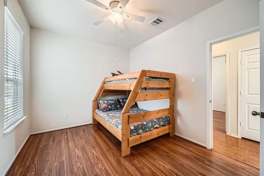 Photo of 3916 Kenter XING