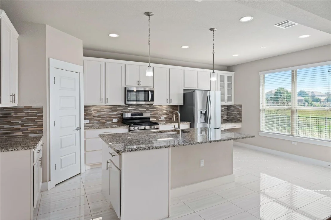 Photo of Unit 4 at 9305 McKnight LOOP