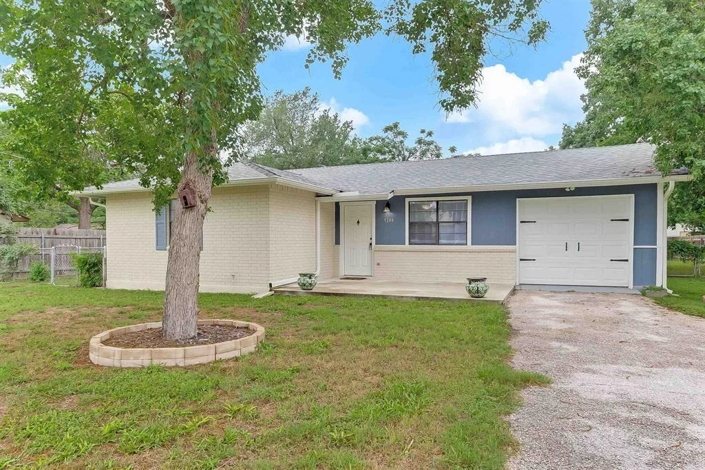 Photo of 1206 Hackberry DR
