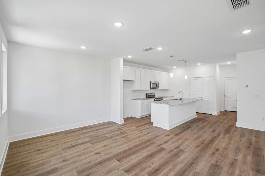 Photo of 125 Maverick Ave