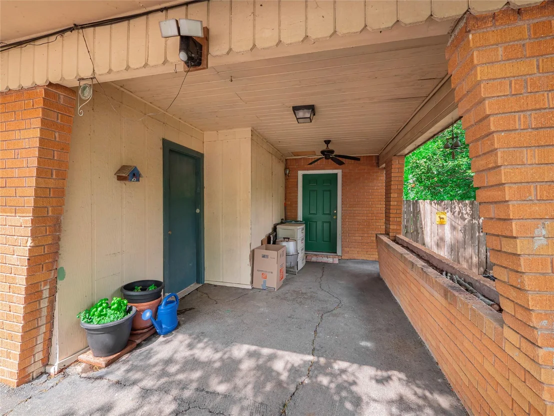 Photo of 700 Lewis DR