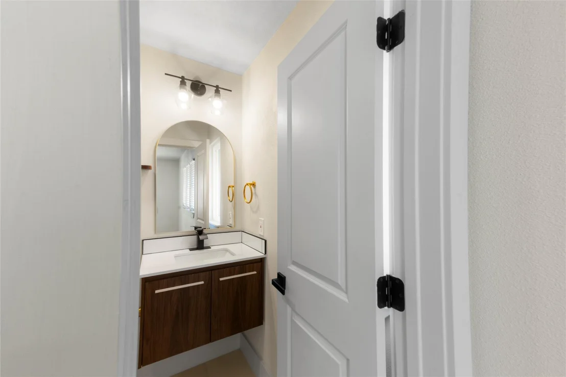 Photo of 803 King Albert ST