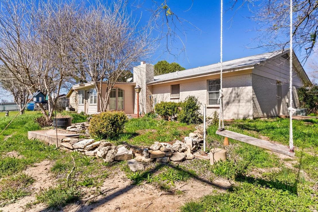 Photo of 4404 Mountain View DR