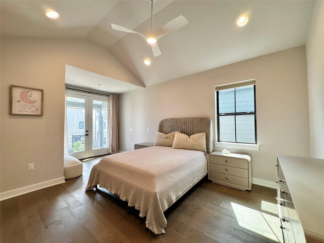 Photo of 3905 Taniguchi ST