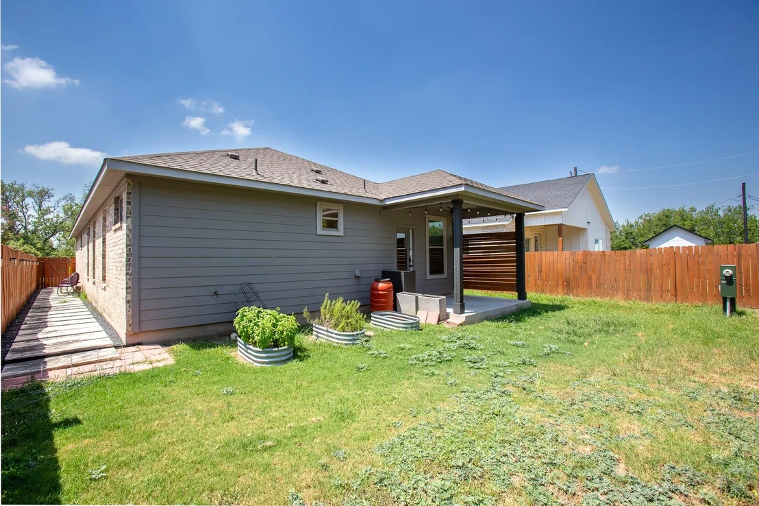 Photo of 303 W Browning ST