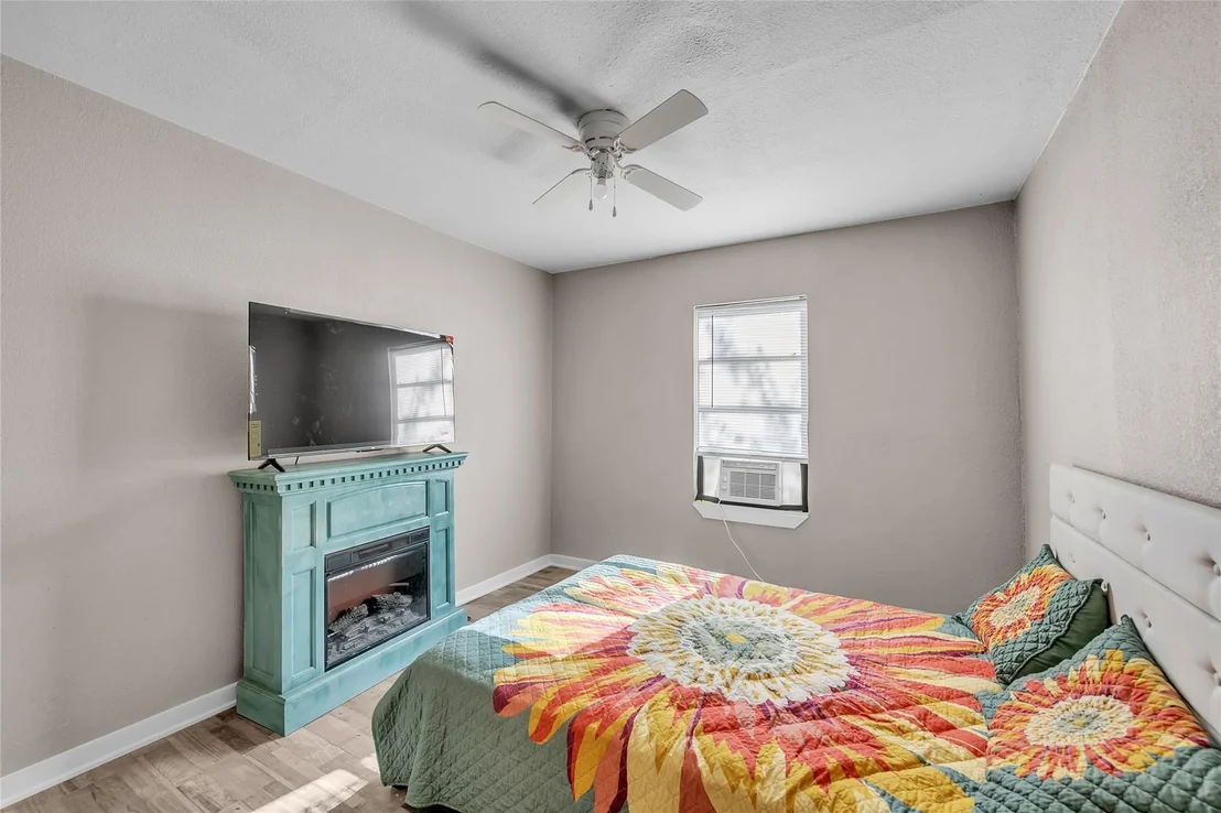 Photo of 1001 W 8th ST