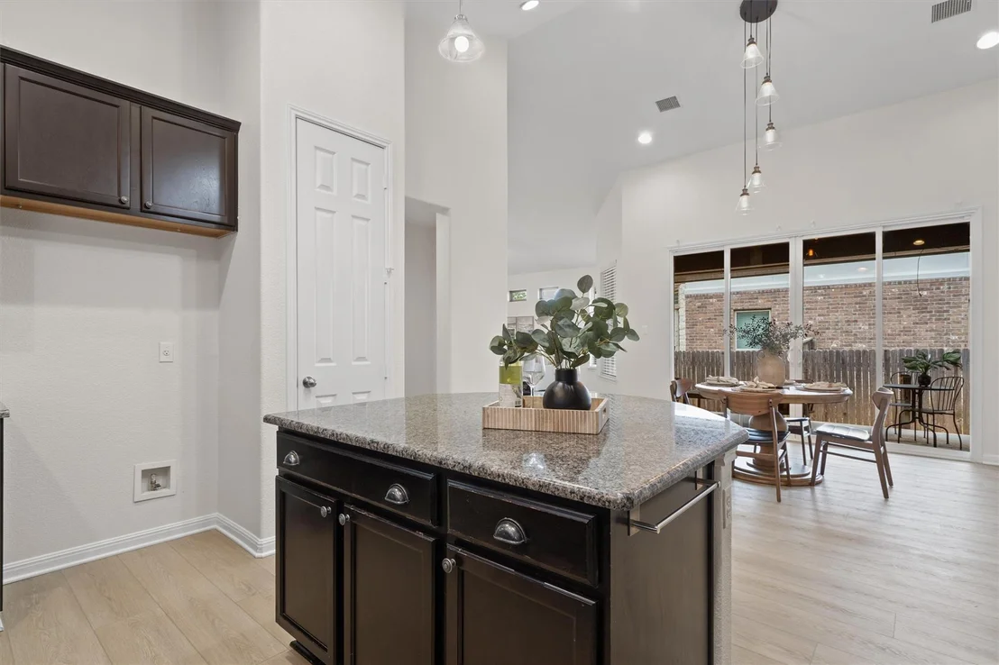 Photo of 1128 Clearwing CIR
