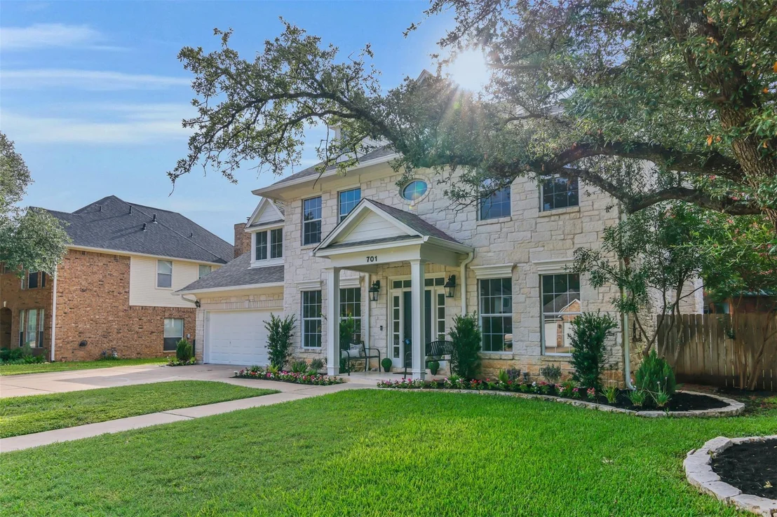 Photo of 701 Oaklands DR