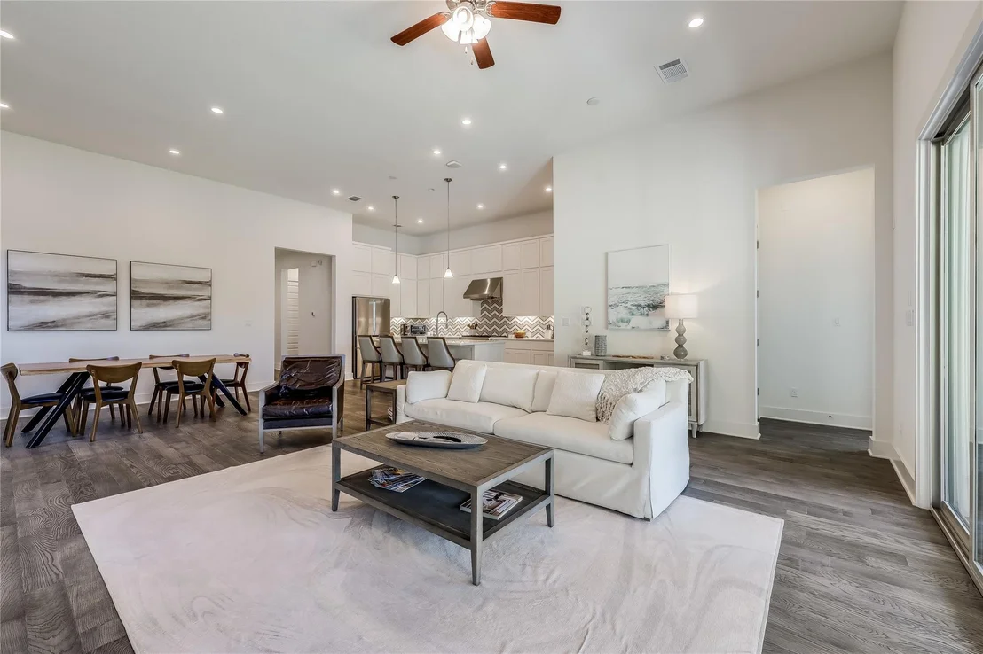 Photo of 4300 Flameleaf Sumac DR