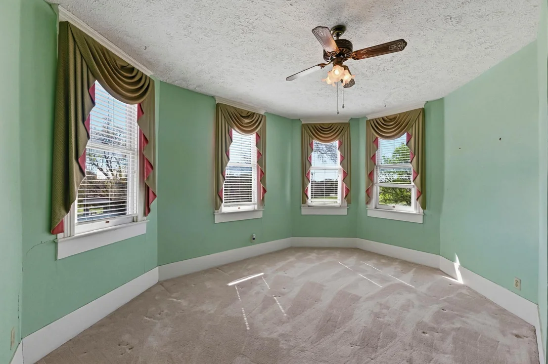 Photo of 100 W 11th ST