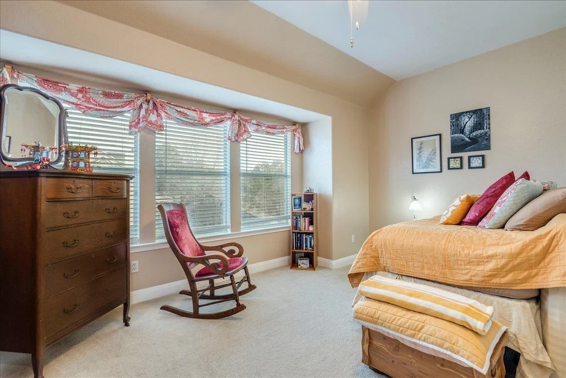 Photo of 1077 Fairway