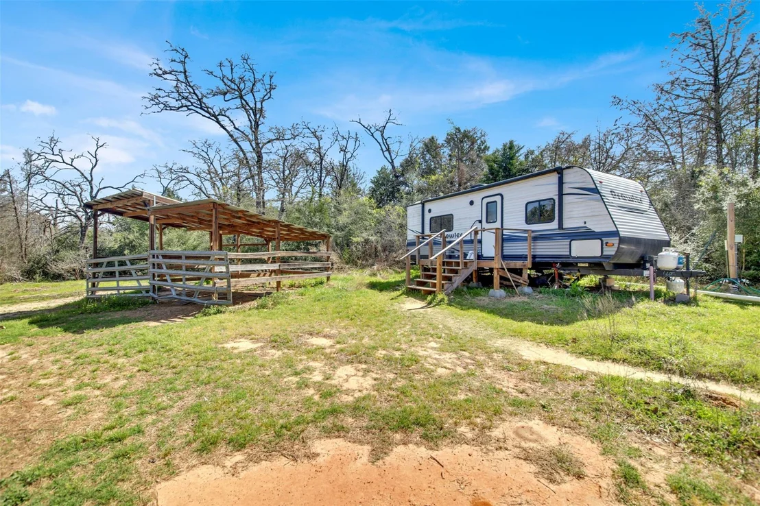 Photo of 1205 Private Road 7016 RD