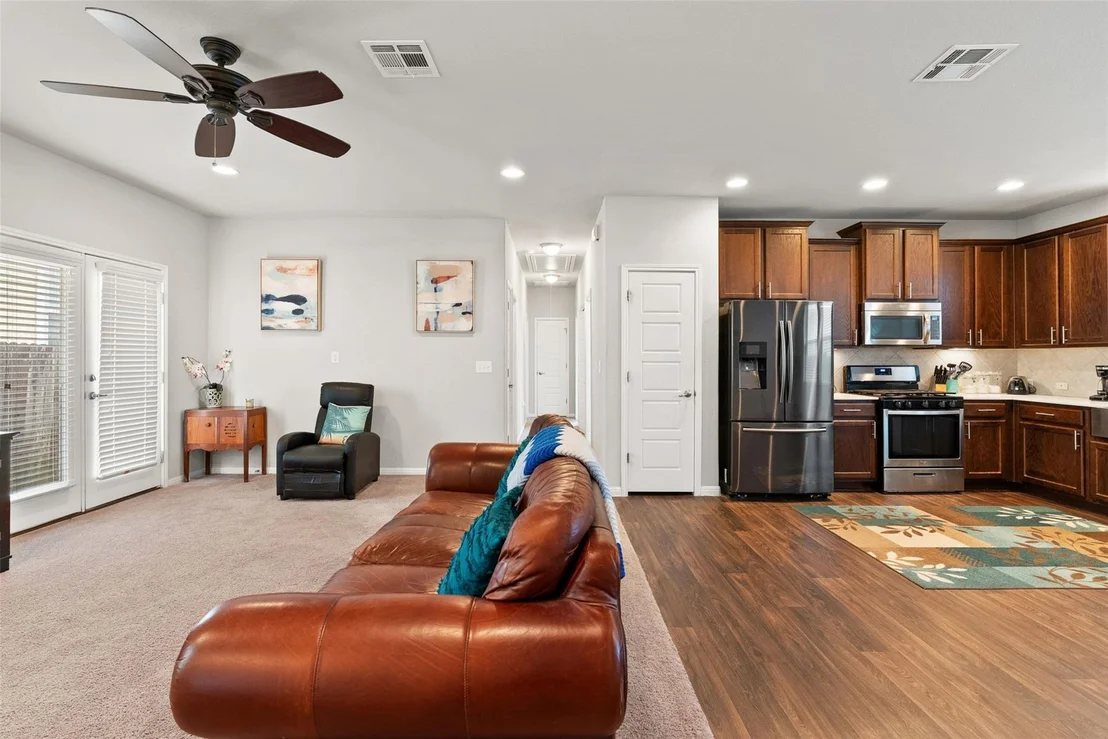 Photo of 557 Twisted Oaks LN