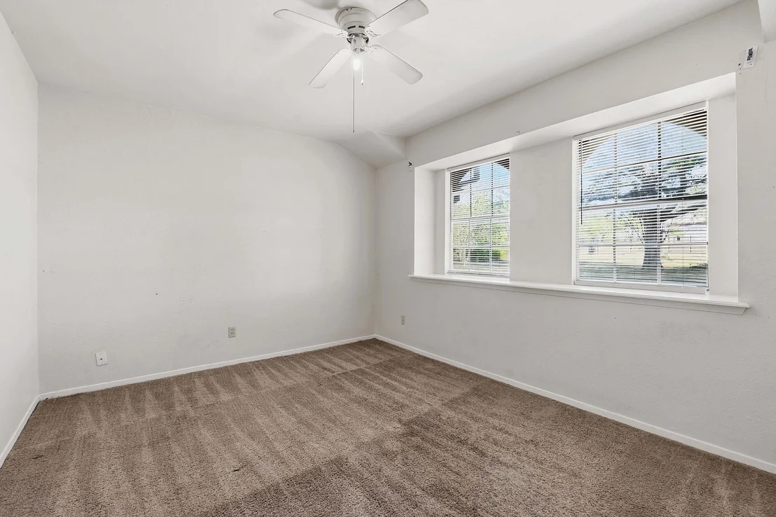 Photo of 213 Indian Oak DR