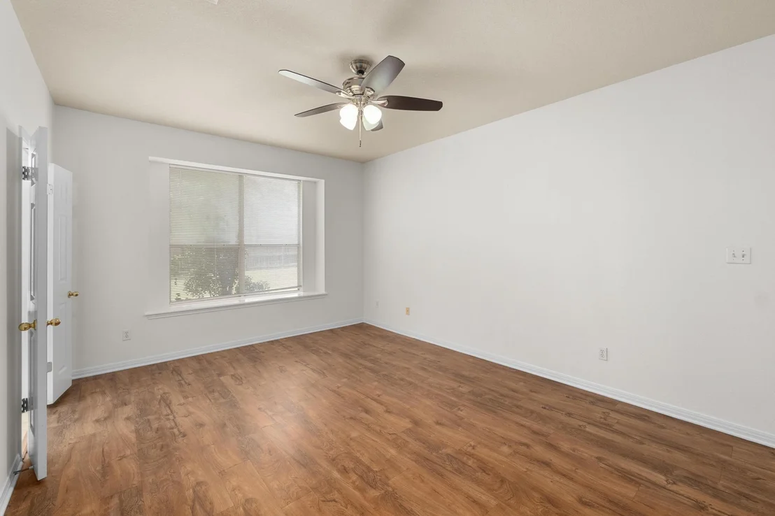 Photo of 1105 Woodview DR