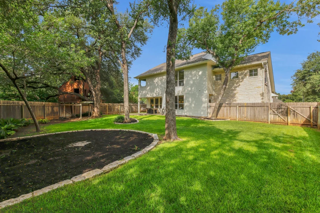 Photo of 701 Oaklands DR