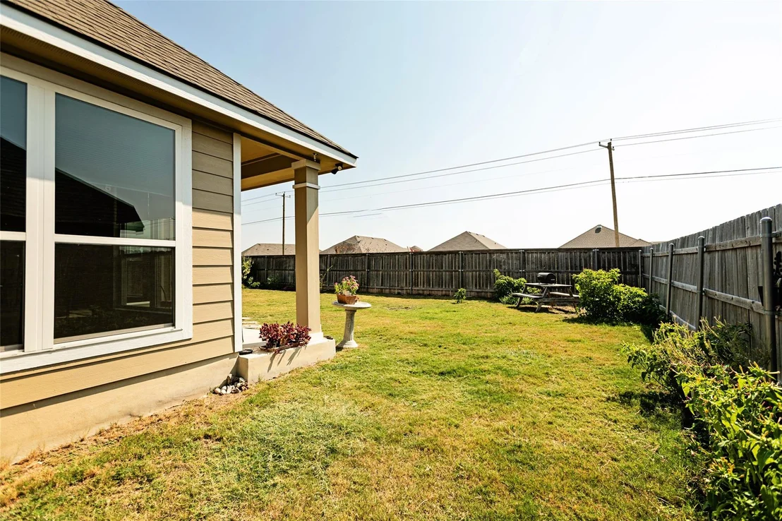 Photo of 903 Fallbrook DR