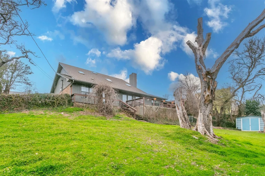 Photo of 2601 River Oaks DR