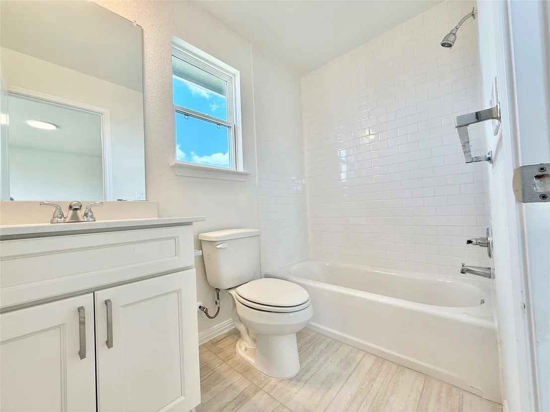 Photo of 476 Young ST