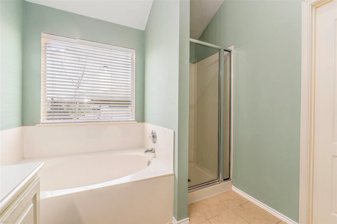 Photo of 249 Ashwood N