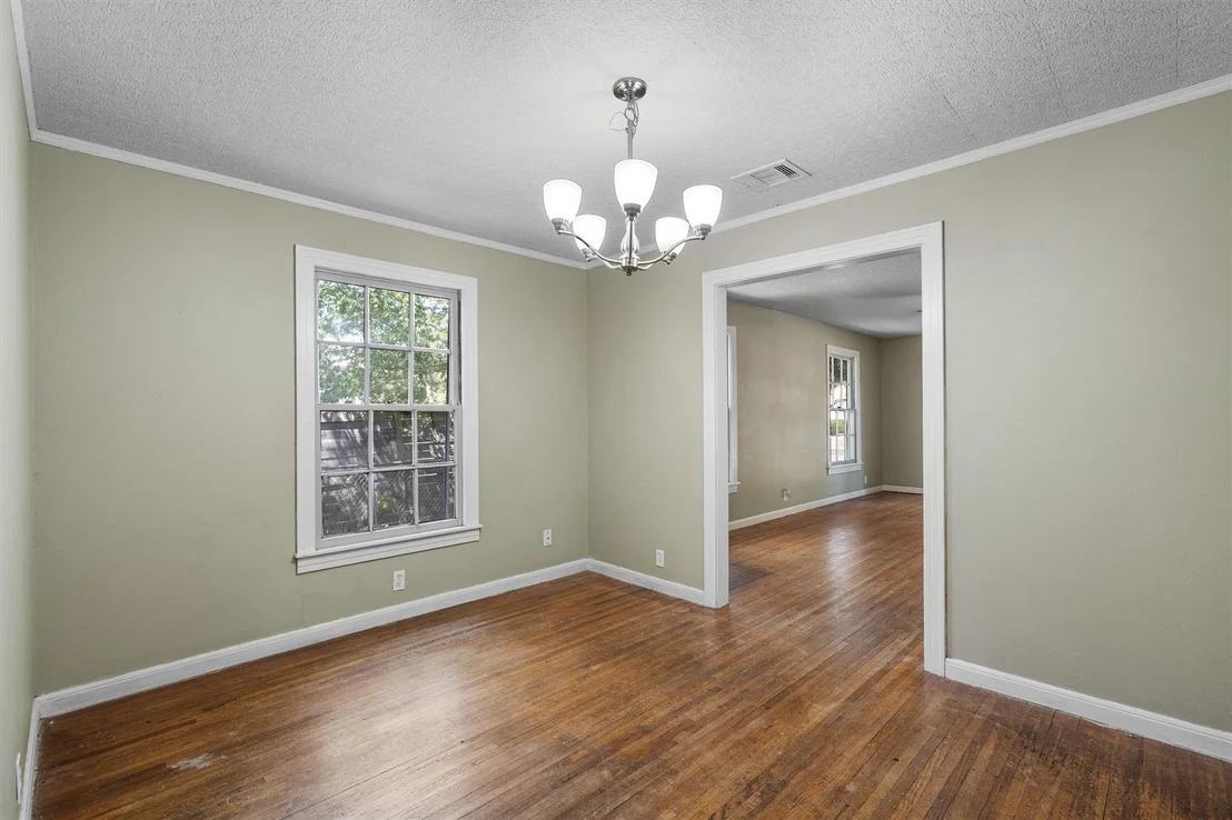 Photo of 1121 Lexington ST