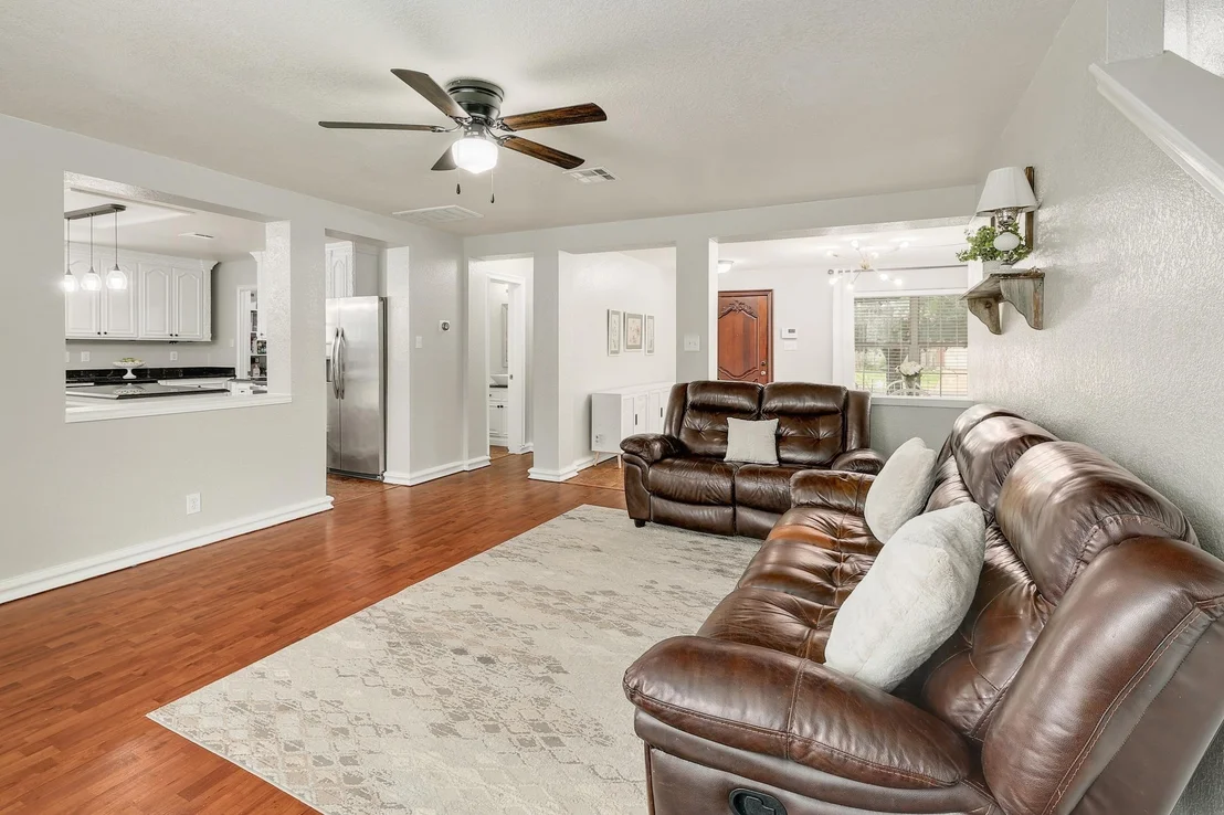 Photo of 335 Mistletoe LN