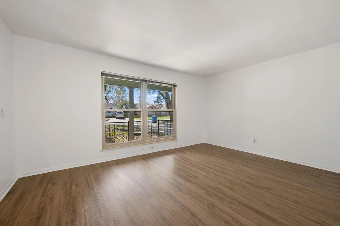 Photo of 1400 Summit CIR