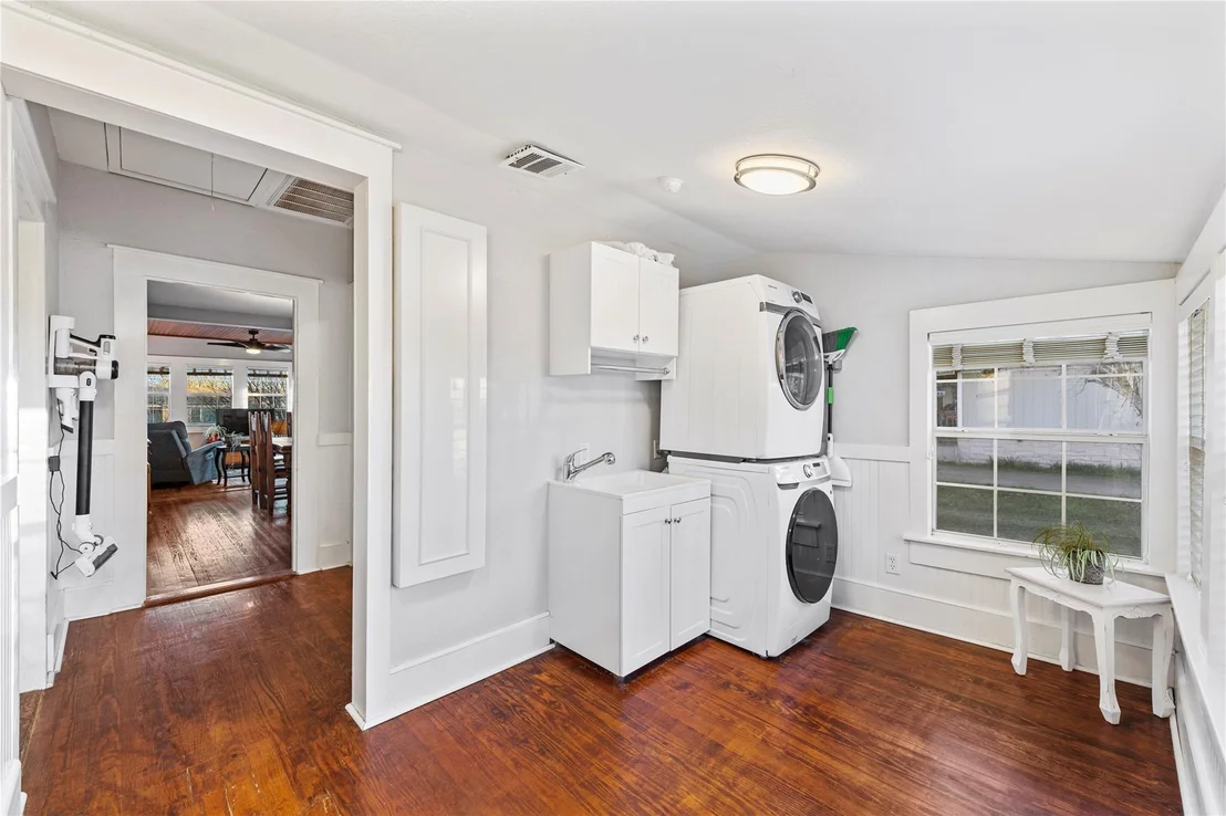 Photo of 611 Sloan ST