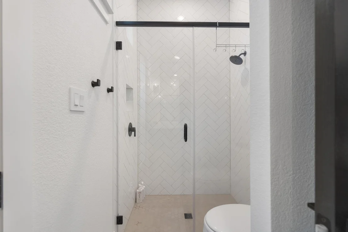 Photo of 16118 Clara Van ST