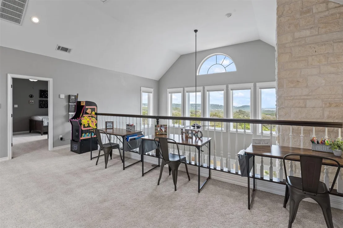 Photo of 5926 Lakeside DR
