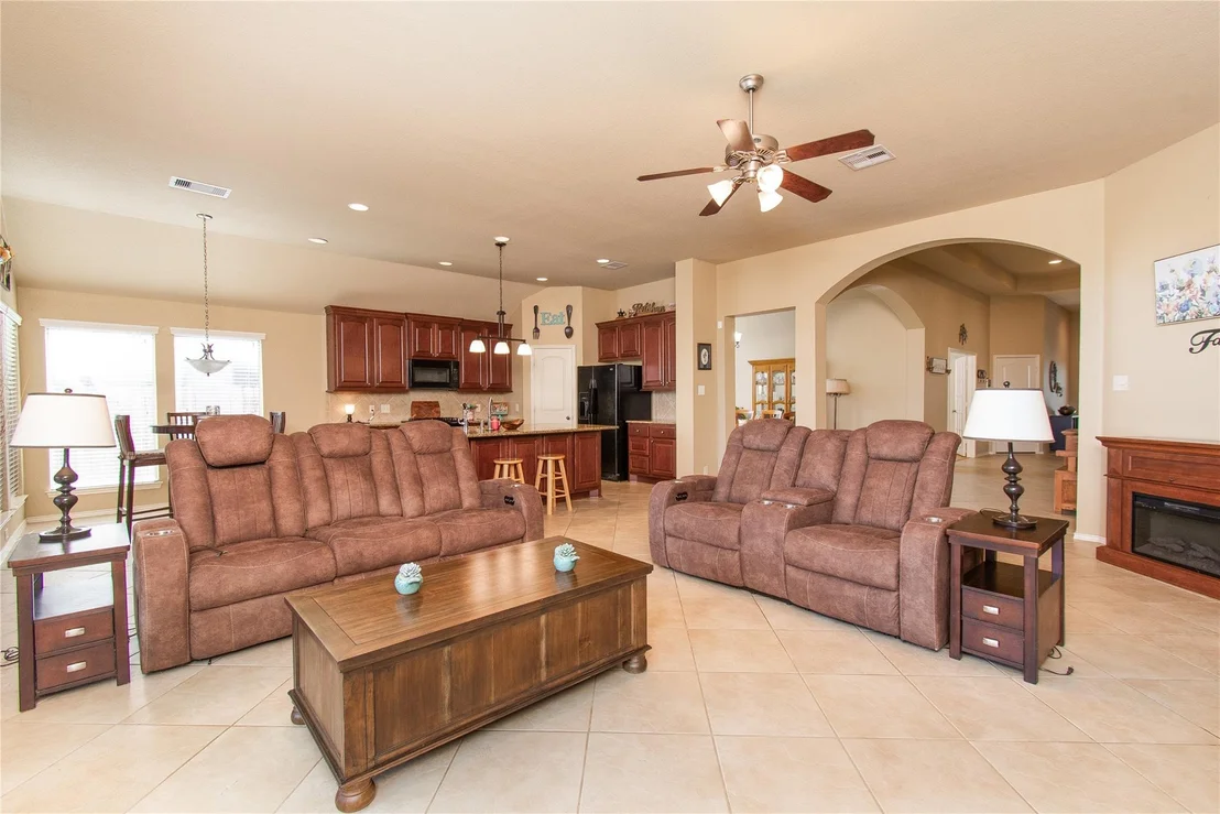 Photo of 947 Madrone DR
