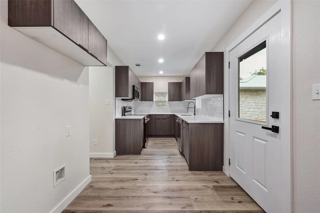 Photo of 409 Bizzy LN