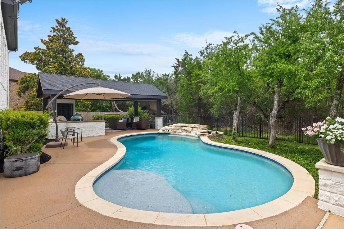 Photo of 291 Torrington DR