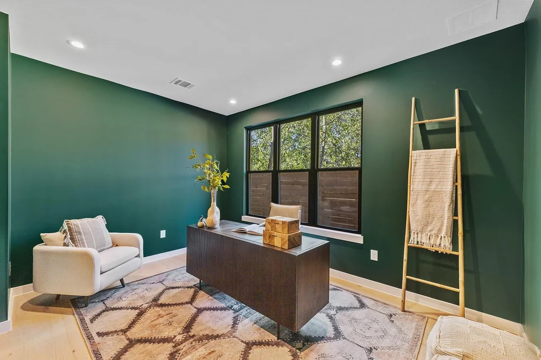 Photo of 4604 Richmond Ave