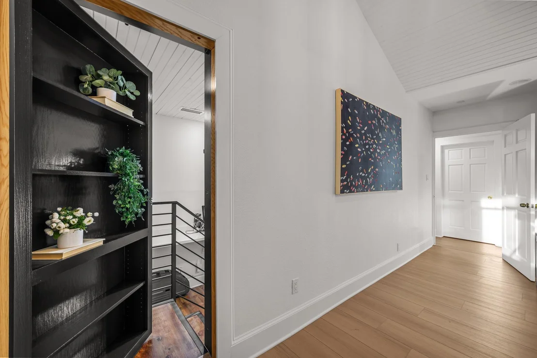 Photo of 8012 Bernard ST