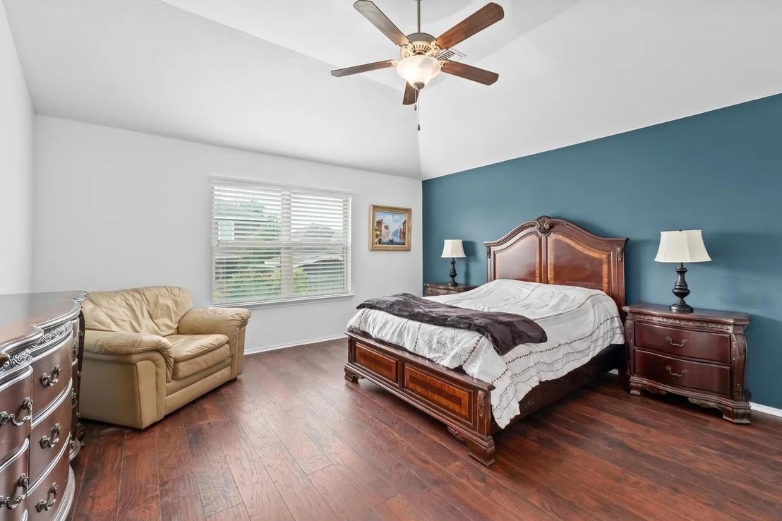 Photo of 160 Vermilion Marble TRL