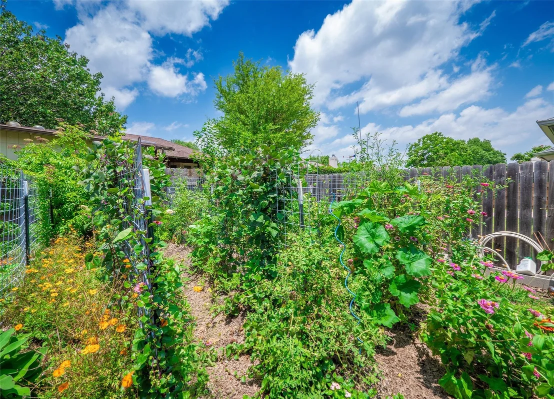 Photo of 105 Dogwood DR