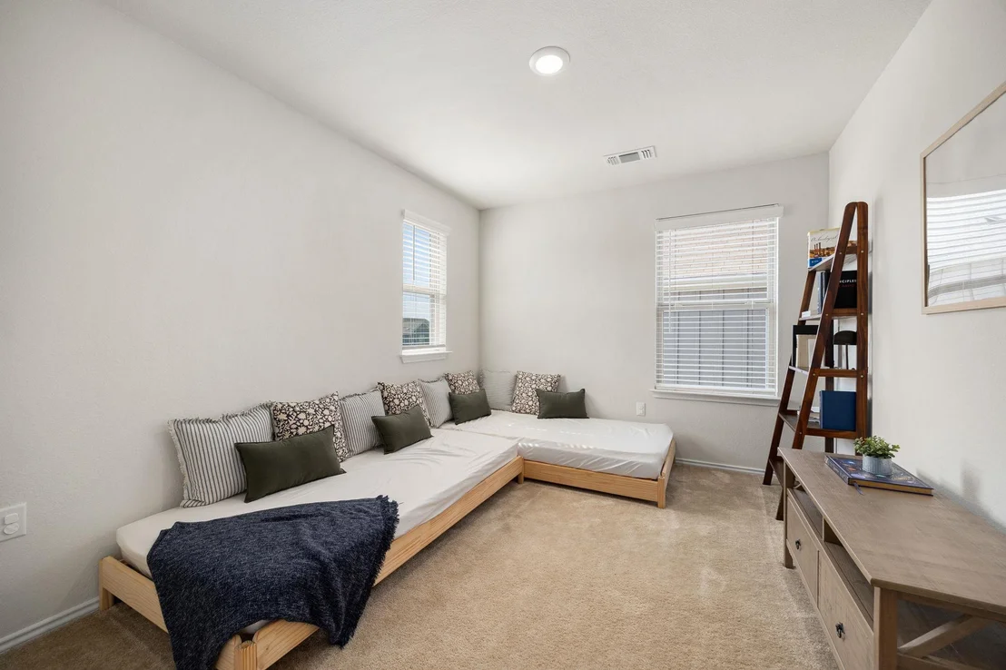 Photo of 6808 Ellsworth WALK